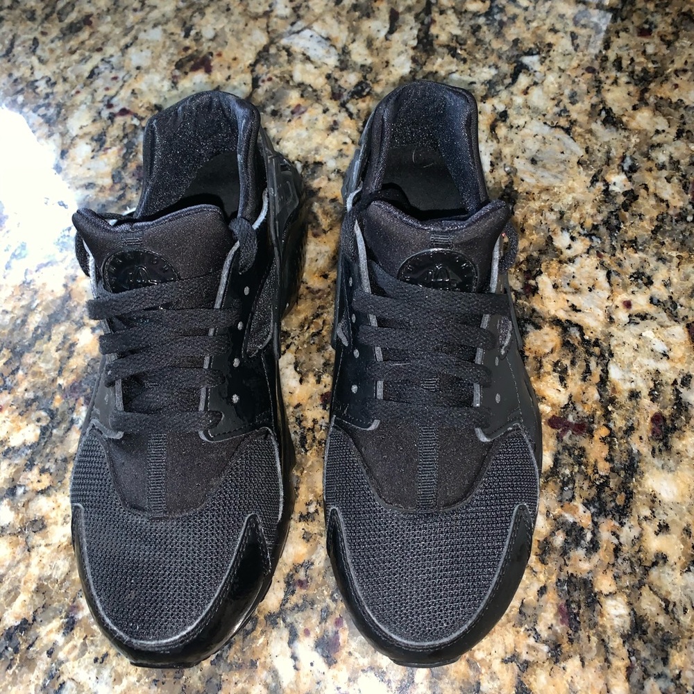 Black huaraches